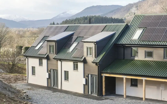 27 Strathtay Lodges