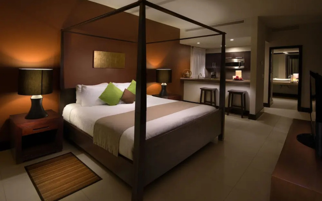 Aldea Thai Jr Suite by SunandSea