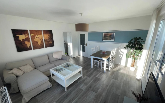 Charming 4-person Apartment in Hoyerswerda City Center