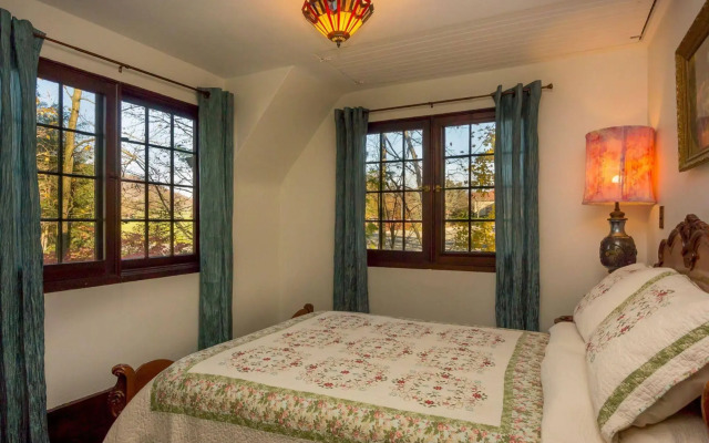 Castle on Glen - 3 Bedroom Home
