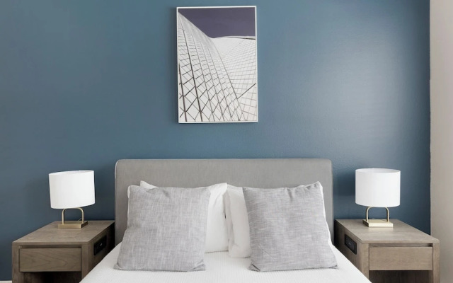 Landing Furnished Apartments - Old East