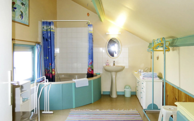 Holiday Home Le Petit Clos (RGV300)