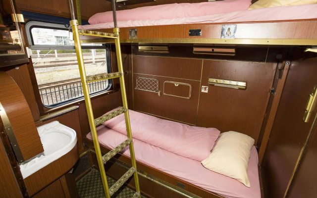 Train Lodge Amsterdam - Hostel