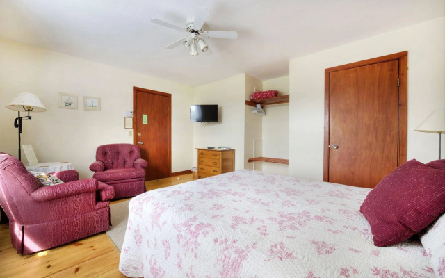 Bayview Pines Country Inn