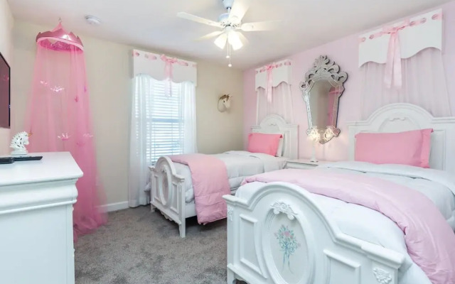 Romeo Circle Villa Storey Lake
