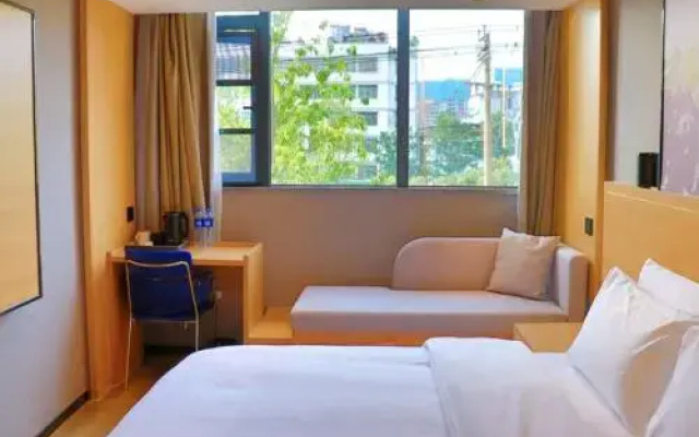 VX Fuyang Railway Station Beijing East Road Hotel