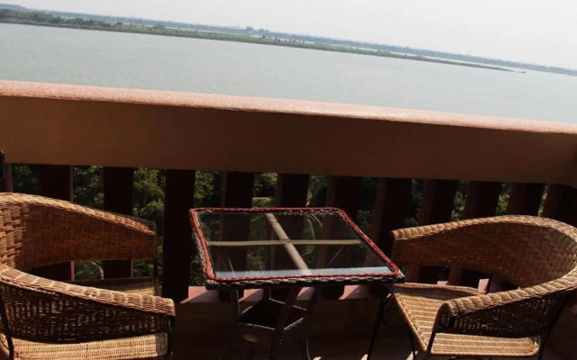 Blue River Hotel