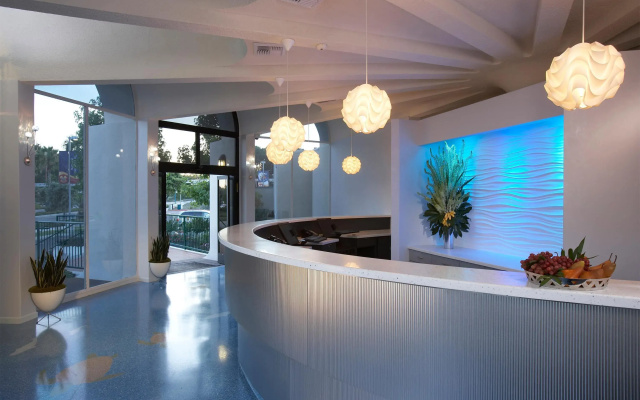 Howard Johnson by Wyndham Anaheim Hotel and Water Playground
