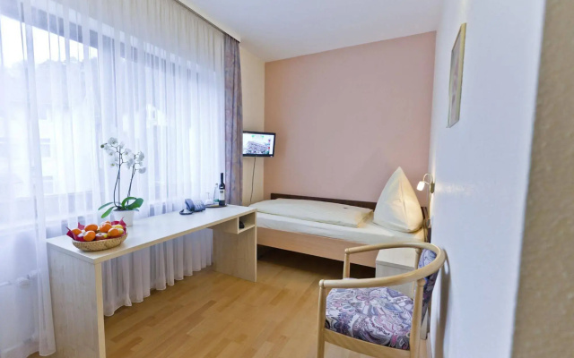 Allee Hotel Leidinger
