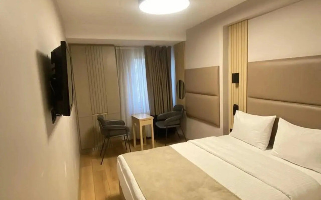 Otel Yeni̇ Kapi