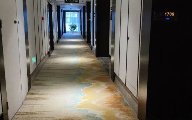 Jinxuan Select Hotel (Xiaogan East Railway Station Yintai City Branch)