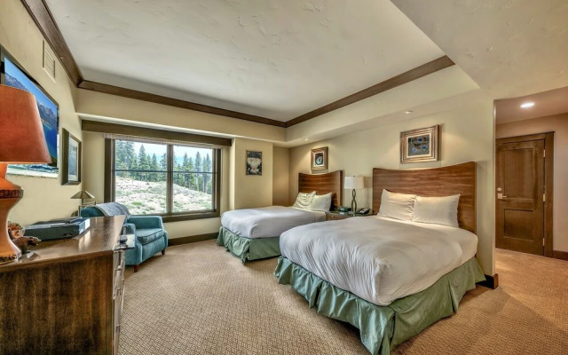 Premium  With The Ritz-carlton Amenities 3 Bedroom Condo by RedAwning