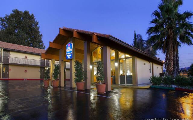 Отель Best Western Valencia Inn США, Санта-Кларита - отзывы, цены и фото номеров - забронировать отель Best Western Valencia Inn онлайн вид на фасад