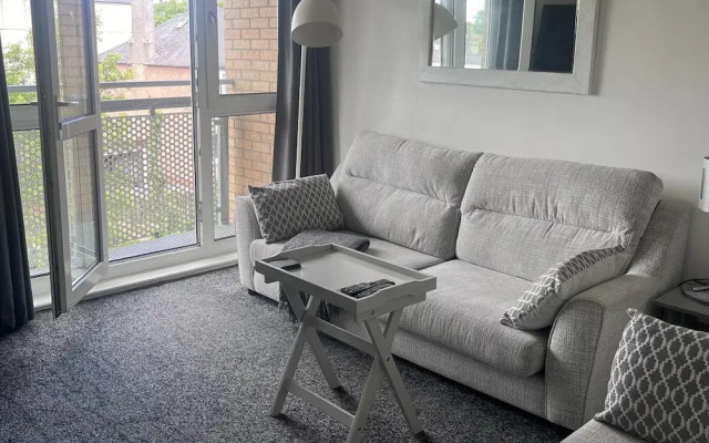 2 Bed Flat - Sleeps 4 - Pets - Parking - Wifi