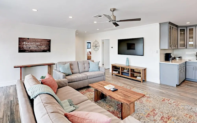 Mid Century Modern Home 3 Bedrooms 2 Bathrooms Home