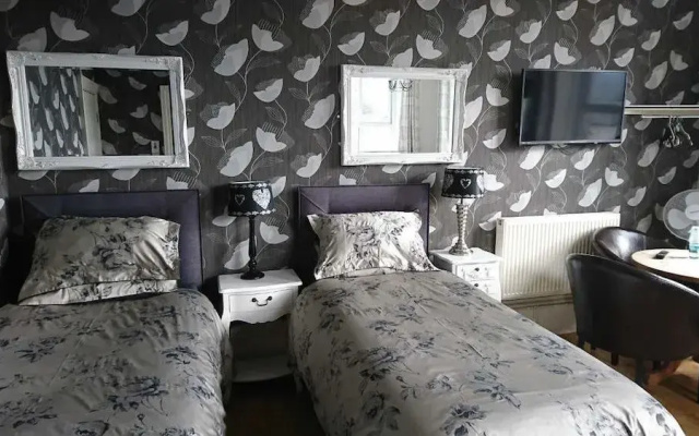 Little John Hotel