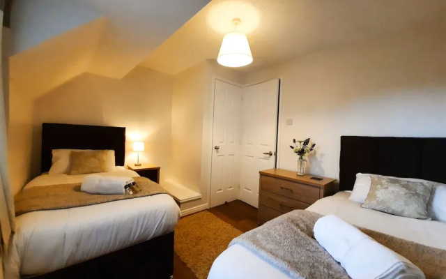 Travel Lettings - Dean House