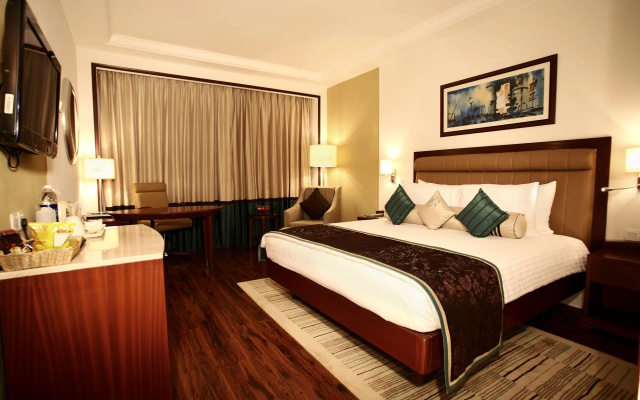 DLF Club 3