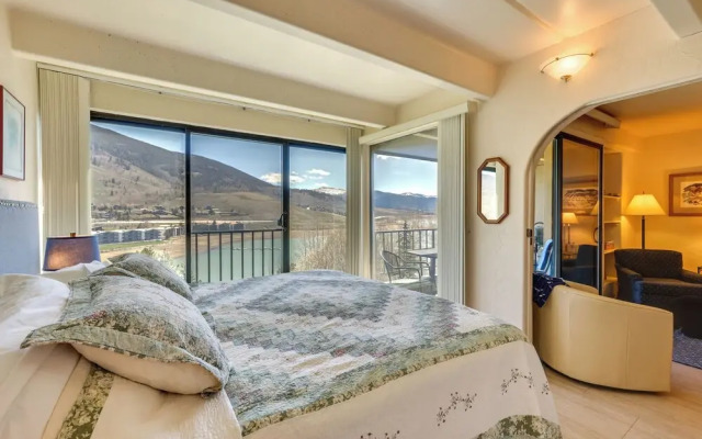 Mtn & Reservoir Views: Cozy Dillon Condo!