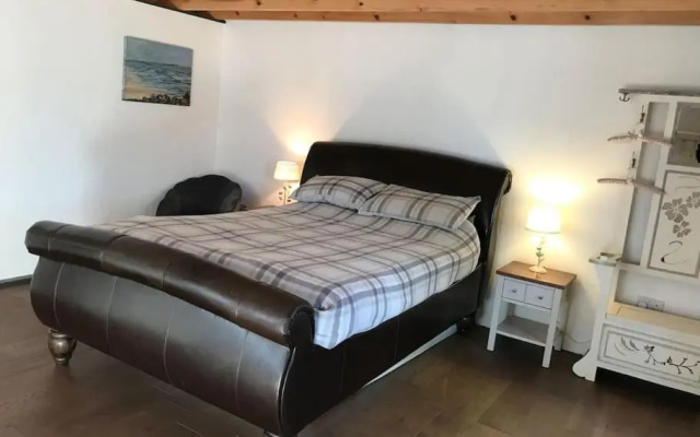 The Bolt Hole - Looe.