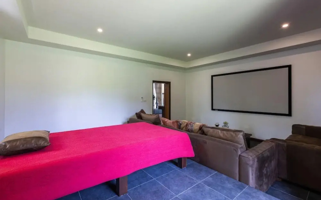 Large 6 Bed Luxury Villa on the Golf Course (PHJ)