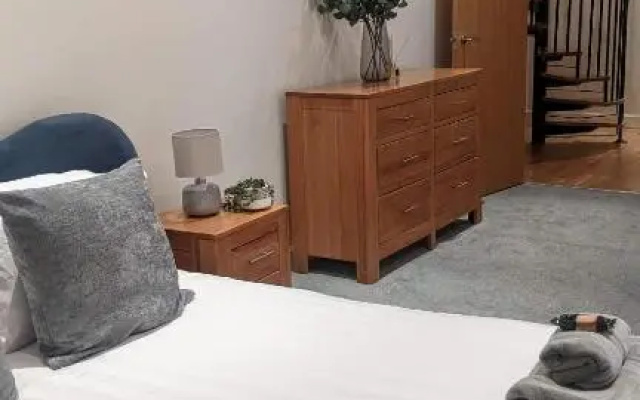 #Huge Master Suite #Self check in #Very central!!!