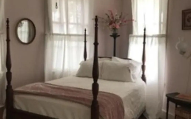 Riverboat Bed & Breakfast