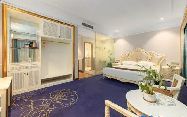 MIduo Hotel (Daxin Lighting Wholesale Center)
