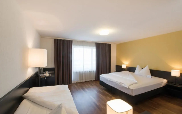 HOTEL illuster - Urban & Local