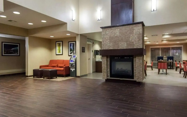Comfort Suites Tulsa Central