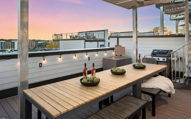 Luxury Retreat Double Rooftop Deck Game Room