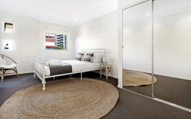 Broabdeach Sleek & Stylish Living