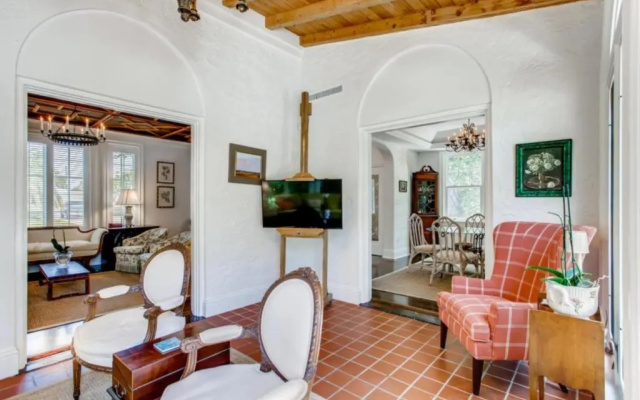 Villa Blanca - 4bd-3ba - Private Pool - Parking