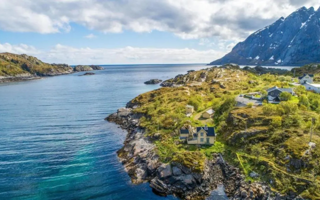 Sea-view house in Sund