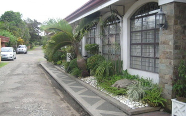 G and E Garden Pavilion  and La Verandah Hotel