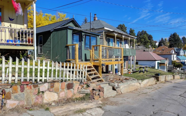Centrally-located Mountain Getaway in Lead!