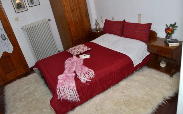 To Balcony tis Agorianis