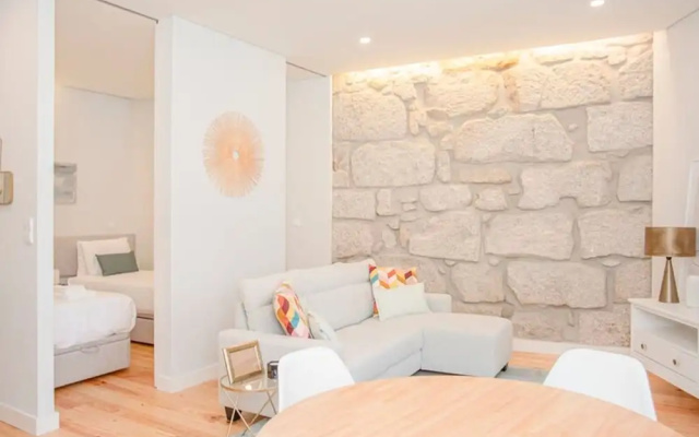 Liiiving in Porto - Aliados Stone Apartment