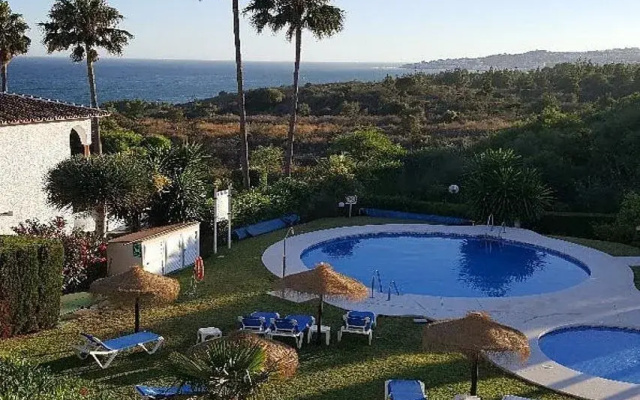 Club la Costa at Las Farolas Royale