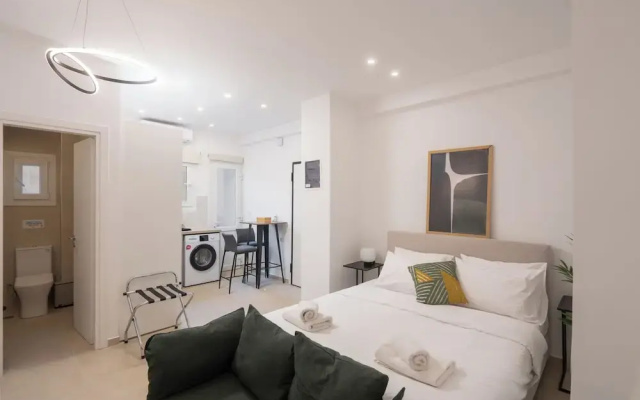 15 Minutes Walk to Acropolis, Minimalist Studio
