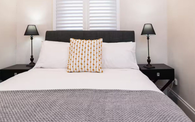 Lovely & Spacious 2-BR home in Norwood