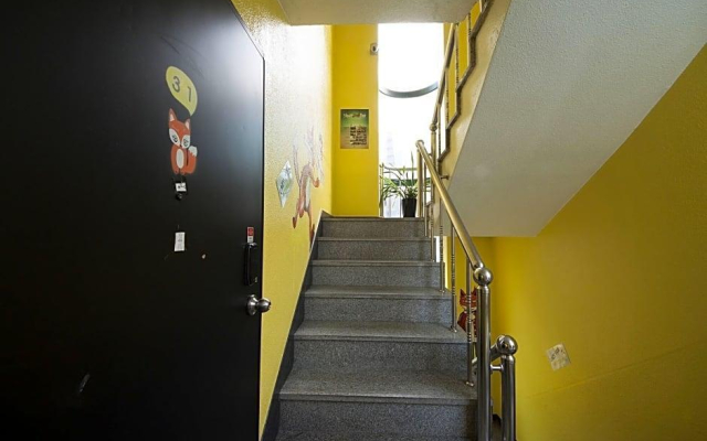 Hongdae Lazyfox Den Hostel