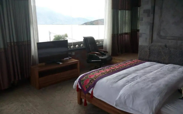Dali Shuanglang Yinyu Jinxiangyuan Erhai Seaview Hotel