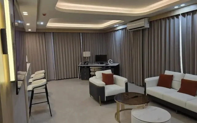 Plaza Court Hotel