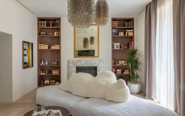 Luxurious Apartment in Rome