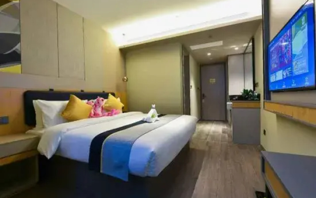 Homeinn Selected Hotel (Wuhan Wushang Mengshidai Baotong Temple)
