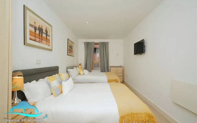 2 Bed Flat - Sleeps 6 - Parking - Wifi