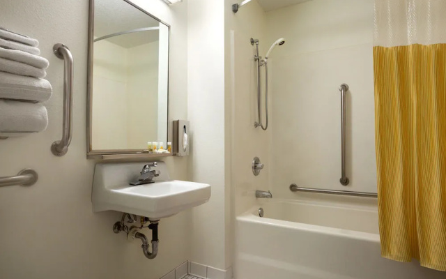 Days Inn by Wyndham Austin
