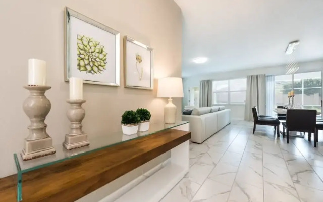 Private Pool Modern Elegance Ideal Locale