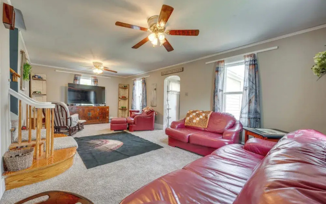Cozy Iowa Getaway w/ Patio & Fenced-in Yard!